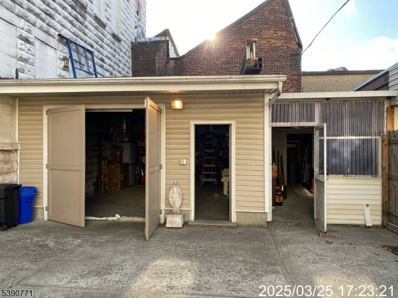 Newark City, NJ 07105,81 Waydell St