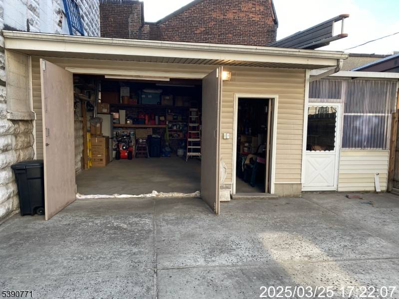 Newark City, NJ 07105,81 Waydell St