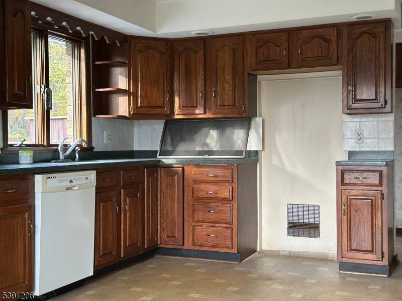 Wantage Twp., NJ 07461,827 Greenville Rd