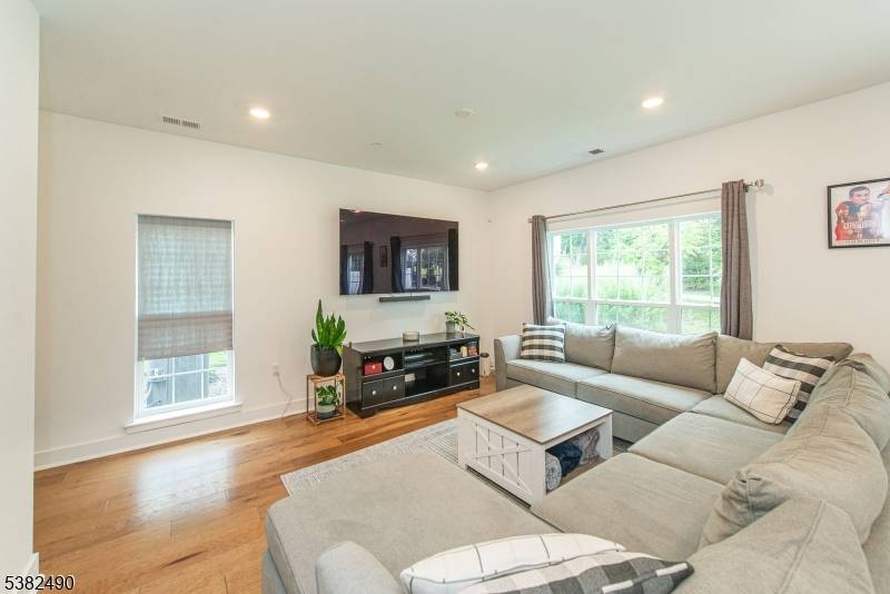 Morris Plains Boro, NJ 07950,69 Veterans Way