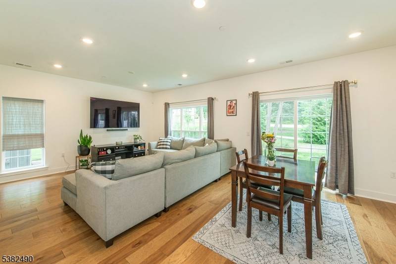 Morris Plains Boro, NJ 07950,69 Veterans Way