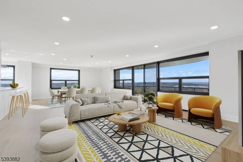 Verona Twp., NJ 07044,2 Claridge Dr #5CW