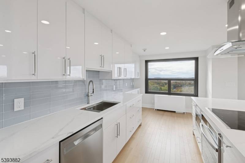 Verona Twp., NJ 07044,2 Claridge Dr #5CW