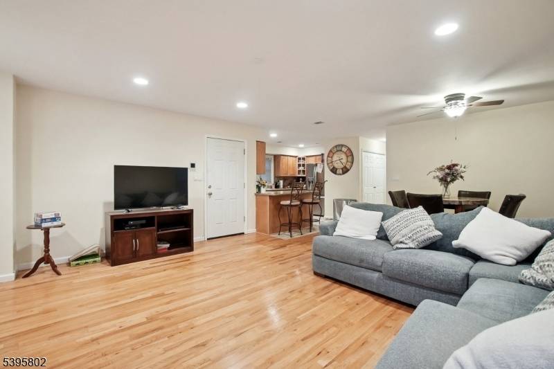 Elizabeth City, NJ 07202,433 Linden Ave