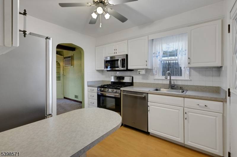 Cedar Grove Twp., NJ 07009,6 Hillside Ave