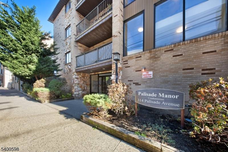 Cliffside Park Boro, NJ 07010,314 Palisade Ave