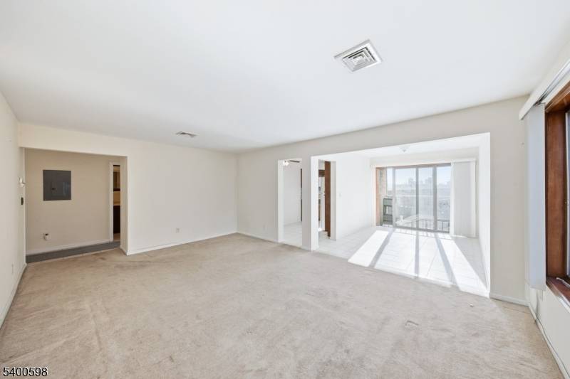 Cliffside Park Boro, NJ 07010,314 Palisade Ave