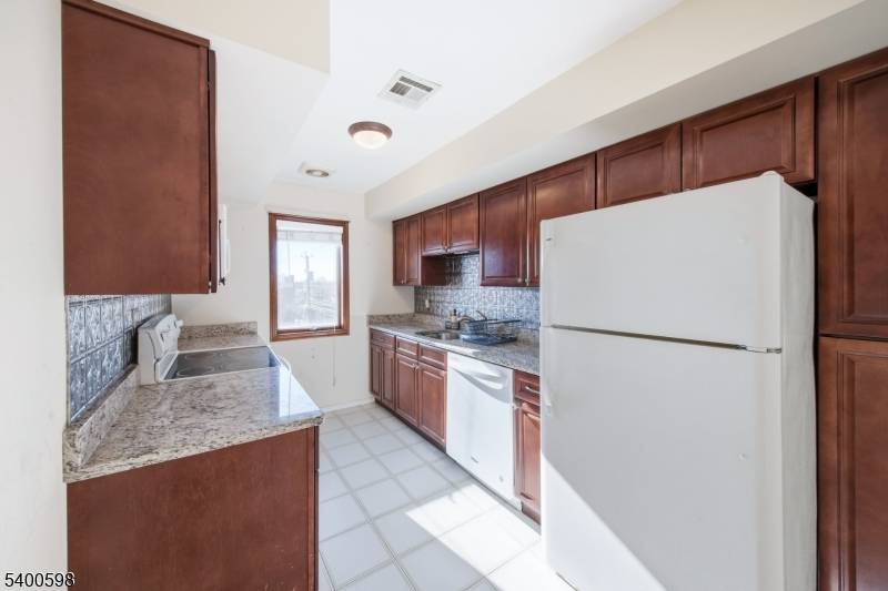 Cliffside Park Boro, NJ 07010,314 Palisade Ave