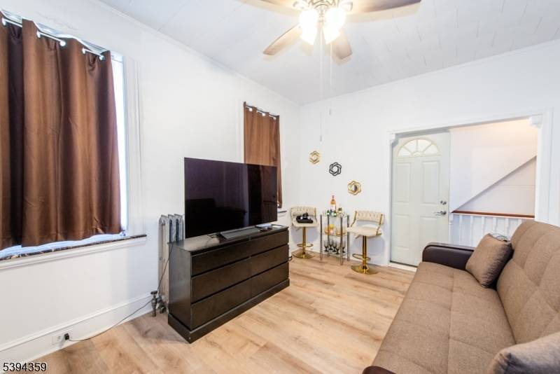 West New York Town, NJ 07093,606 59Th St