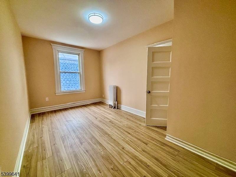 East Orange City, NJ 07018,62 Cambridge #3A