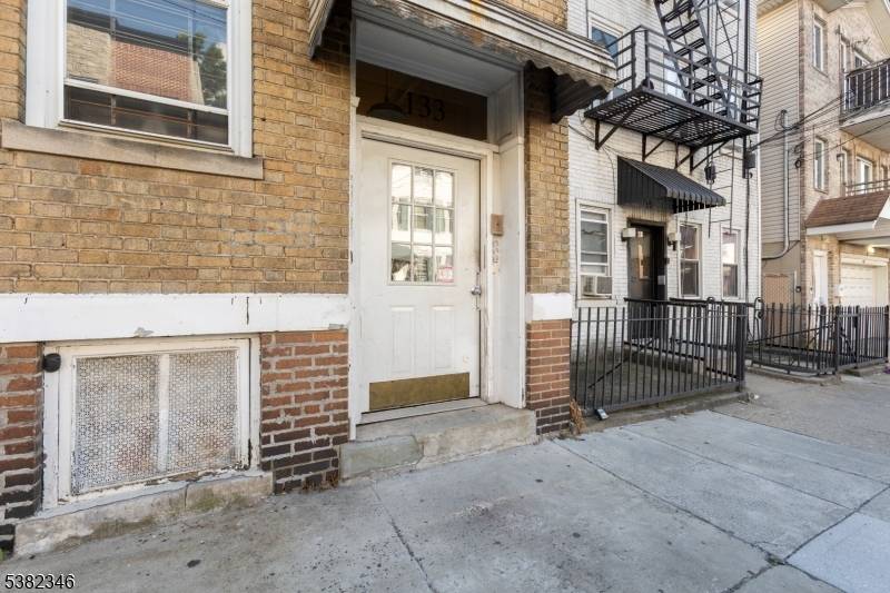 Jersey City, NJ 07306,133 Hopkins Ave #5