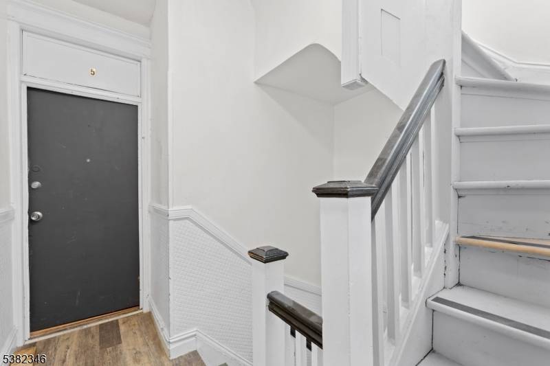 Jersey City, NJ 07306,133 Hopkins Ave #5