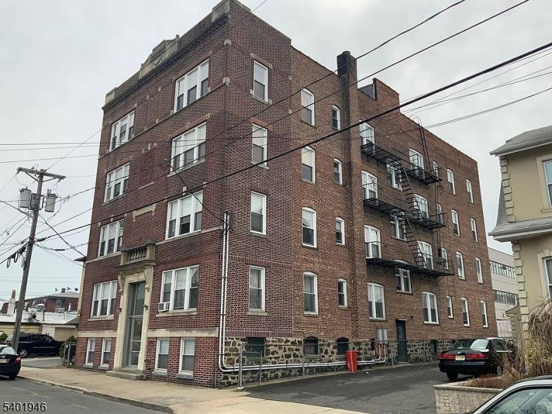 Cliffside Park Boro, NJ 07010,214 Lawton Ave #1