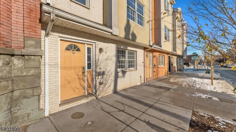 Newark City, NJ 07102,16 E Kinney St