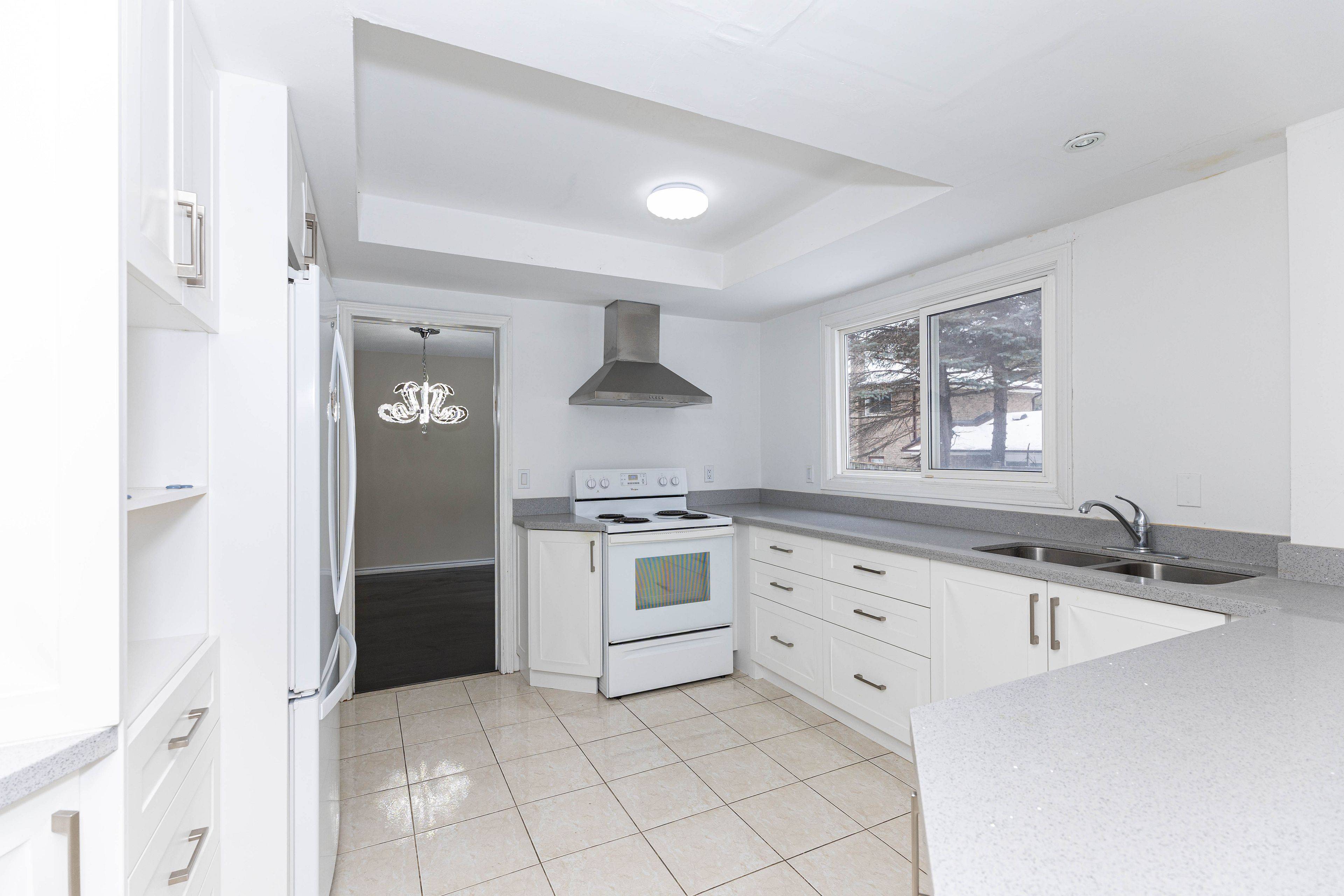 Toronto C15, ON M2K 1G2,3161 Bayview AVE