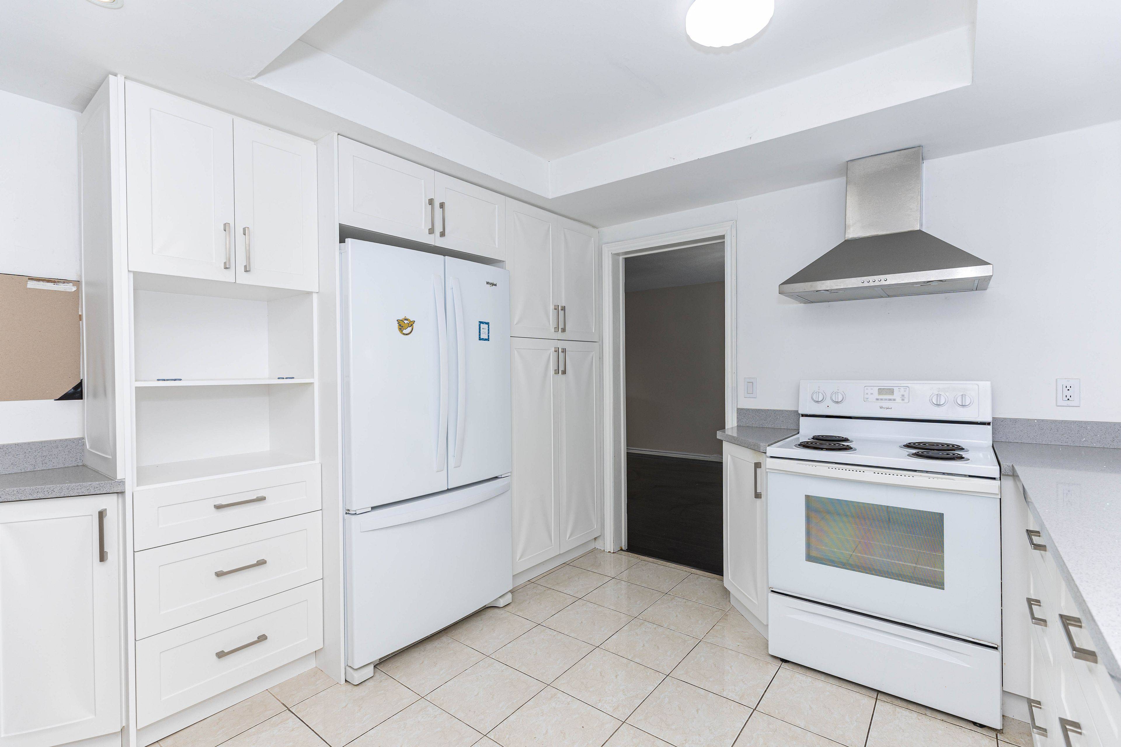 Toronto C15, ON M2K 1G2,3161 Bayview AVE