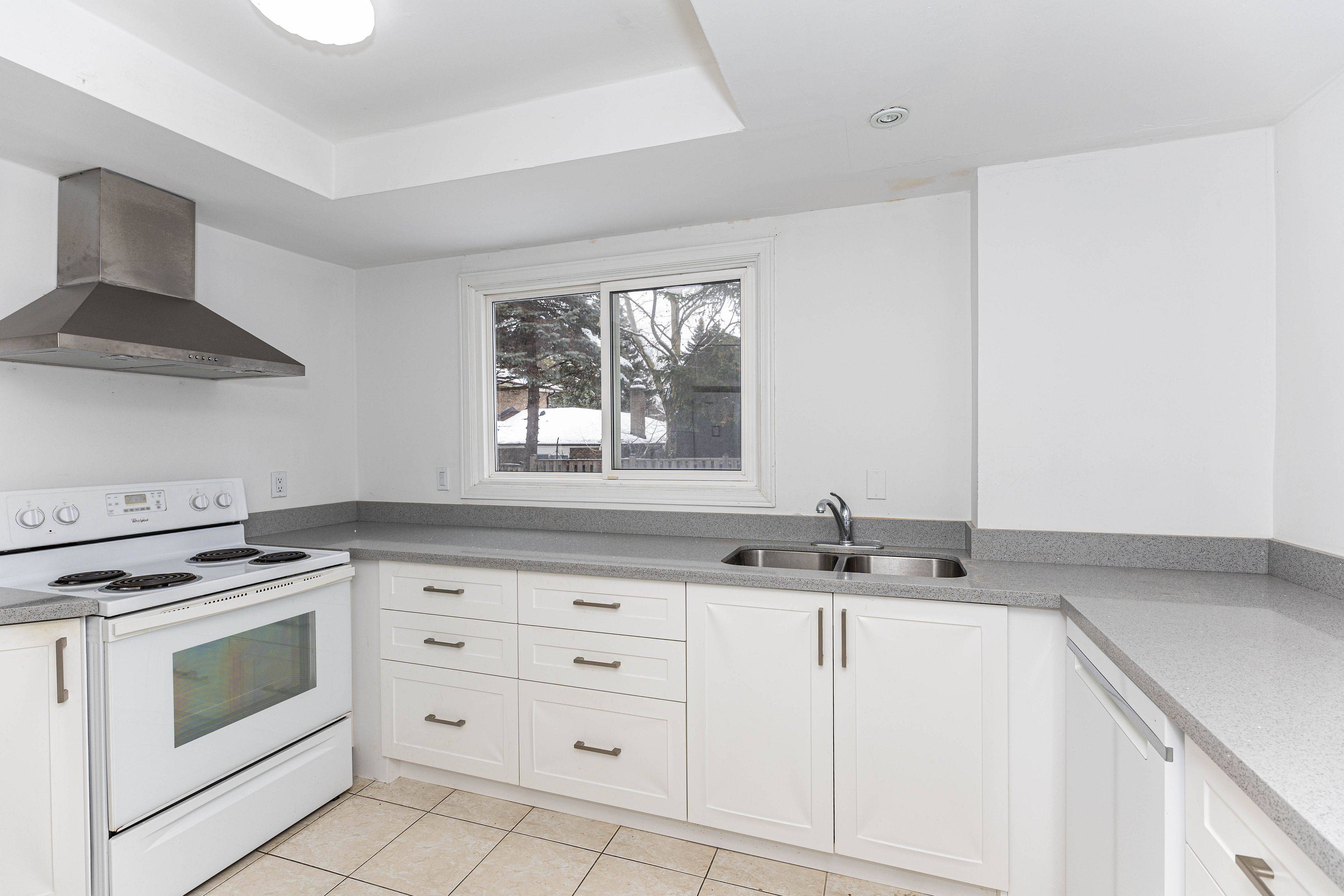 Toronto C15, ON M2K 1G2,3161 Bayview AVE