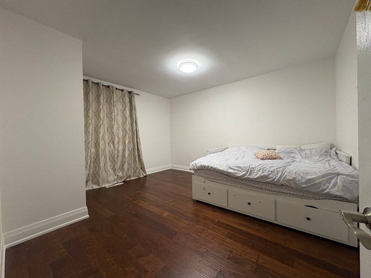 Toronto E04, ON M1R 4T1,92 Crocus DR