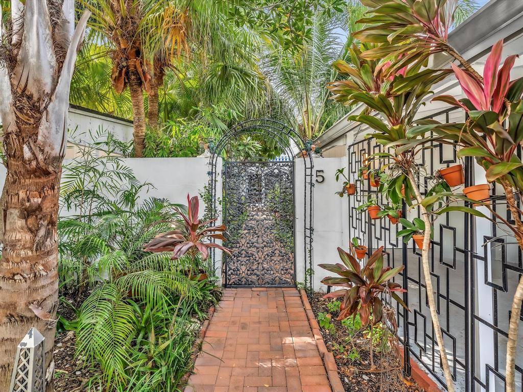 Wilton Manors, FL 33305,5 Middlesex Dr #5