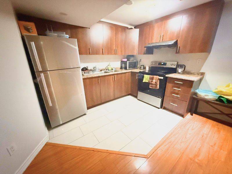 Brampton, ON L7A 2B4,55 Peachleaf CRES