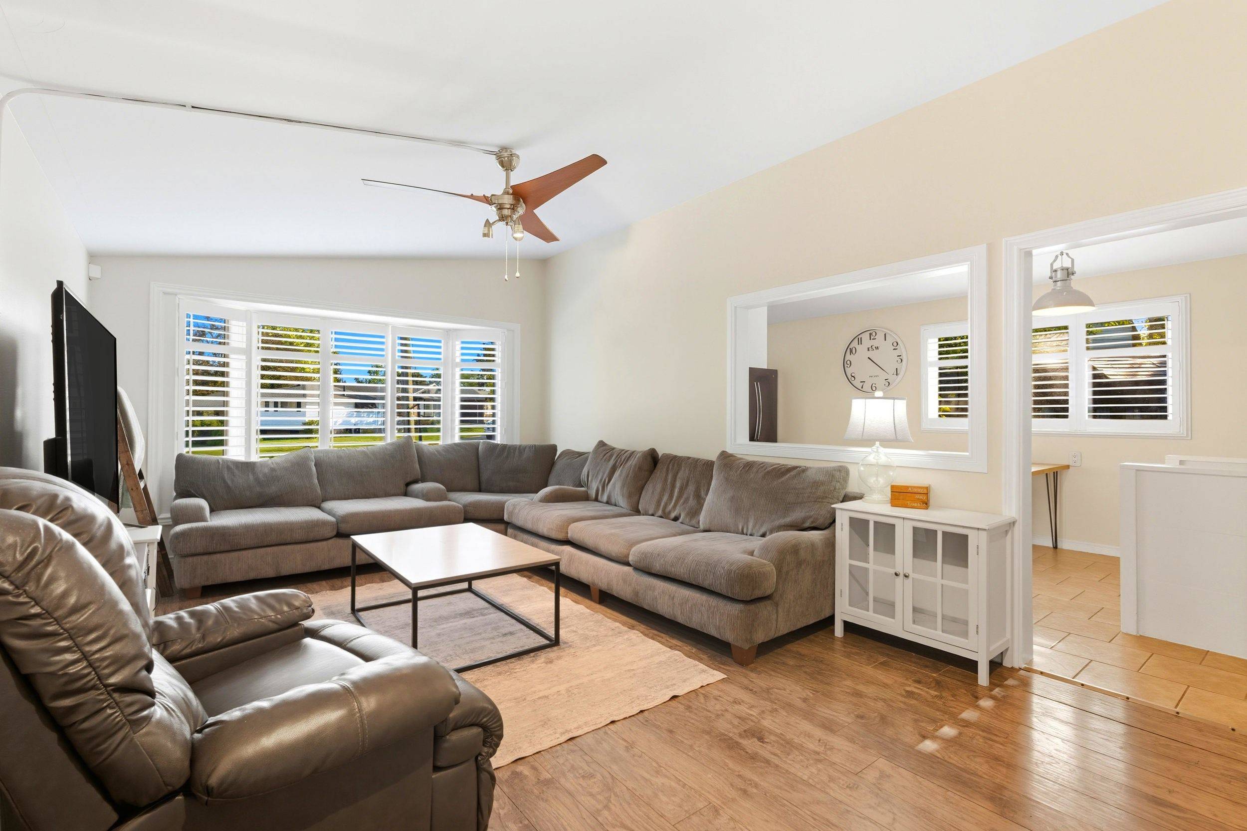 Hamilton, ON L8V 2H5,17 Carmen AVE