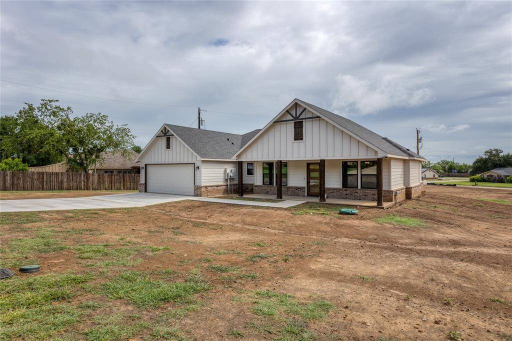 Jacksboro, TX 76458,232 Prairie Street
