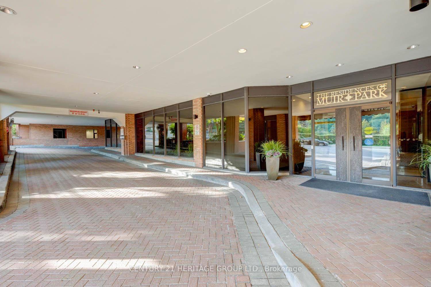 Toronto C04, ON M4N 3N8,2900 Yonge ST #101