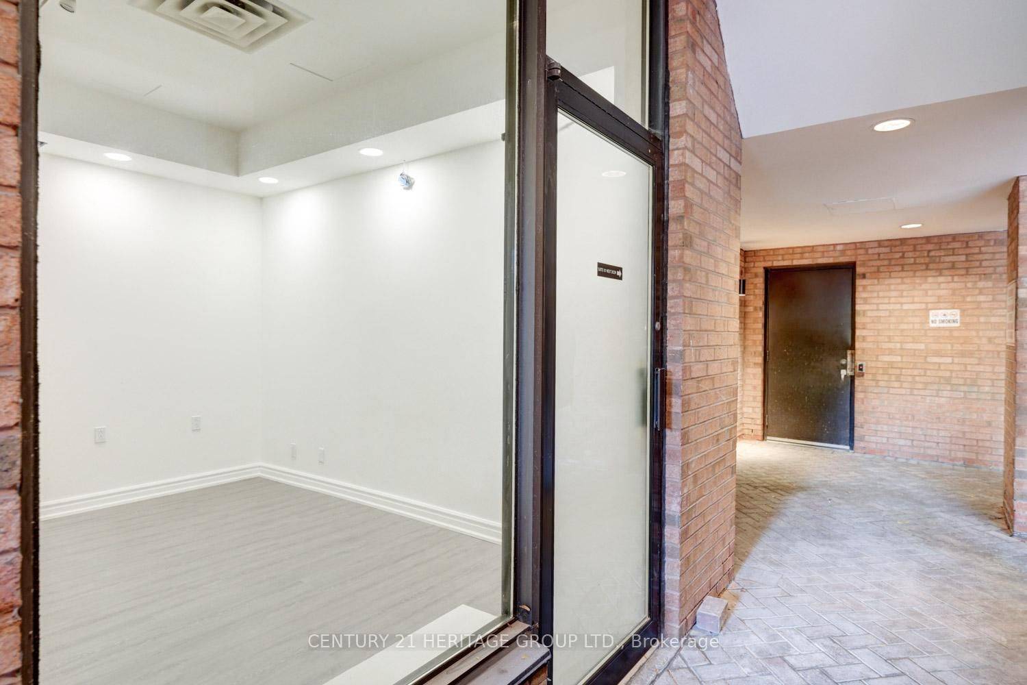 Toronto C04, ON M4N 3N8,2900 Yonge ST #101