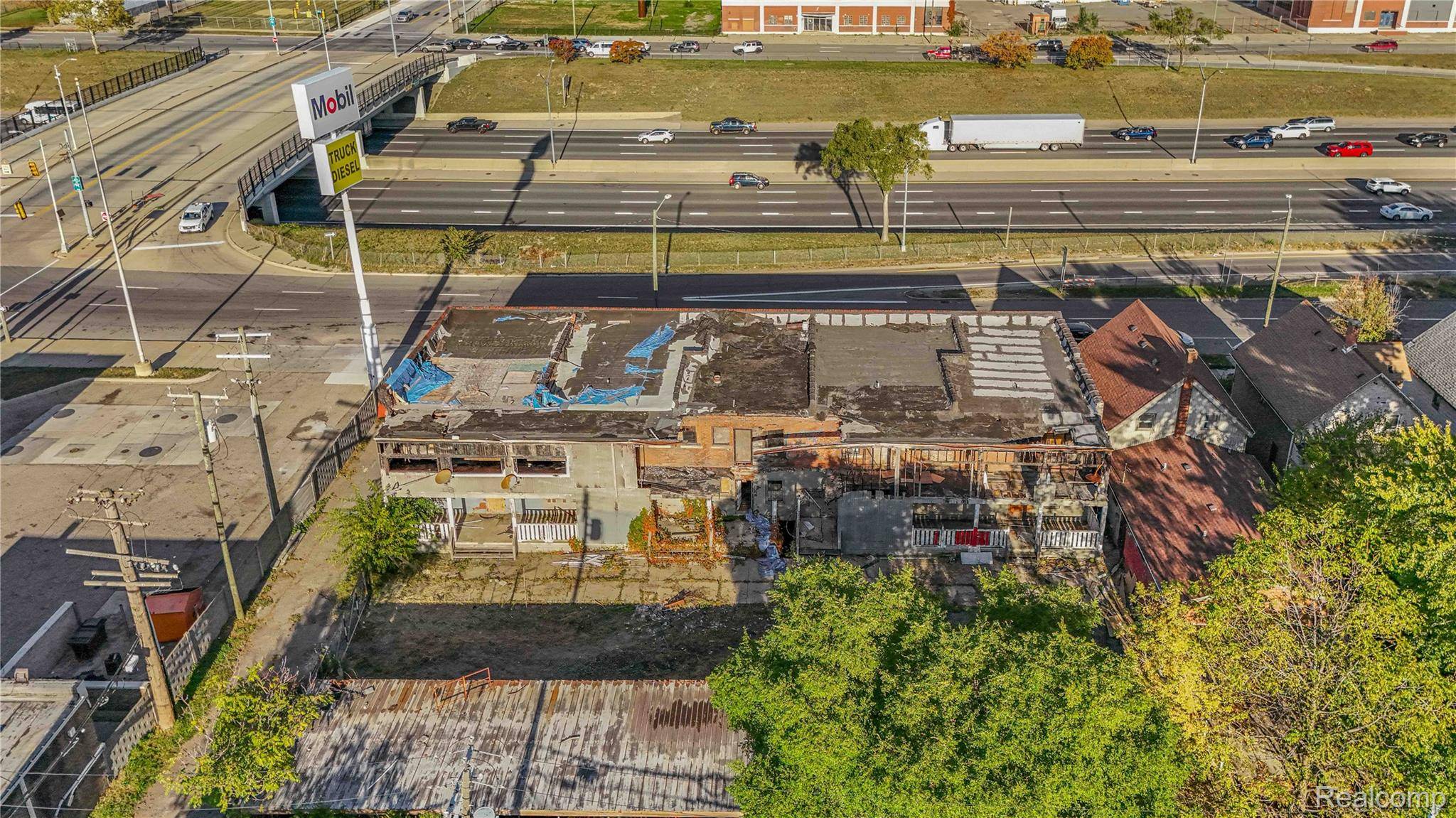 Detroit, MI 48211,7579 Chrysler