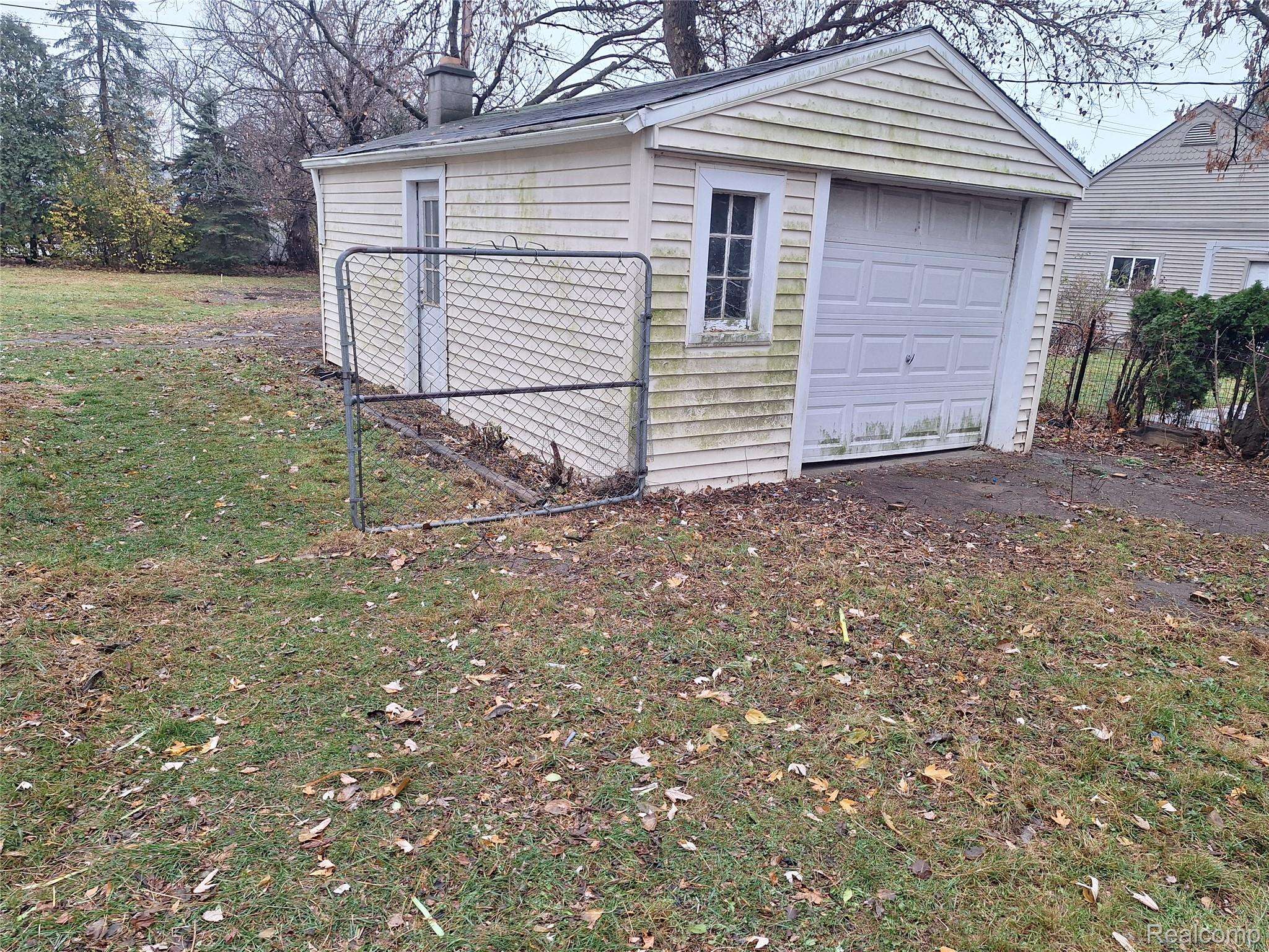 Fraser, MI 48026,31700 Linden