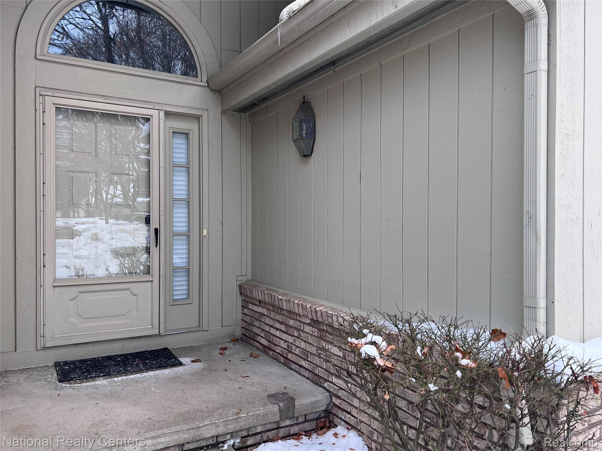 Farmington Hills, MI 48335,36525 Lochdale