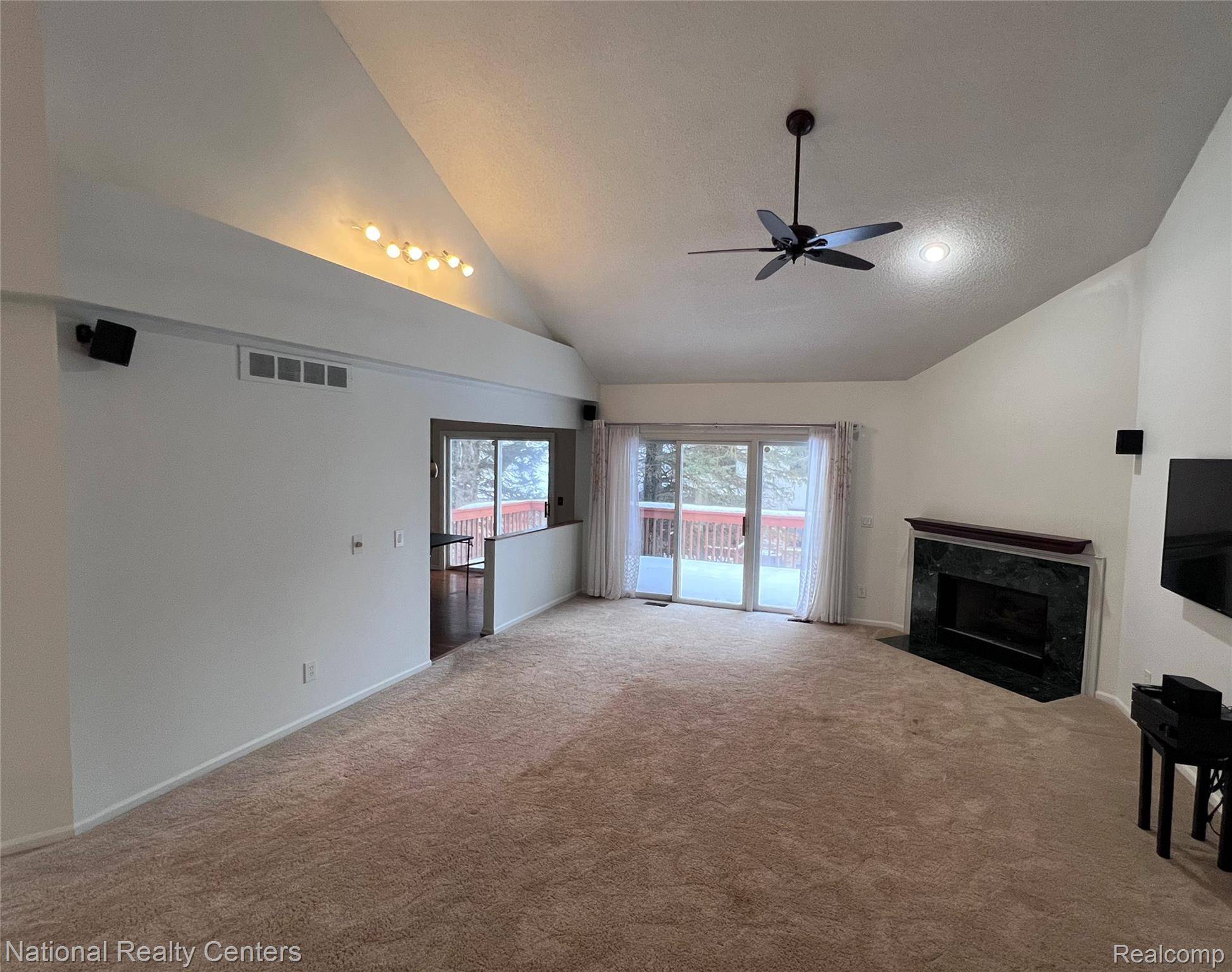 Farmington Hills, MI 48335,36525 Lochdale