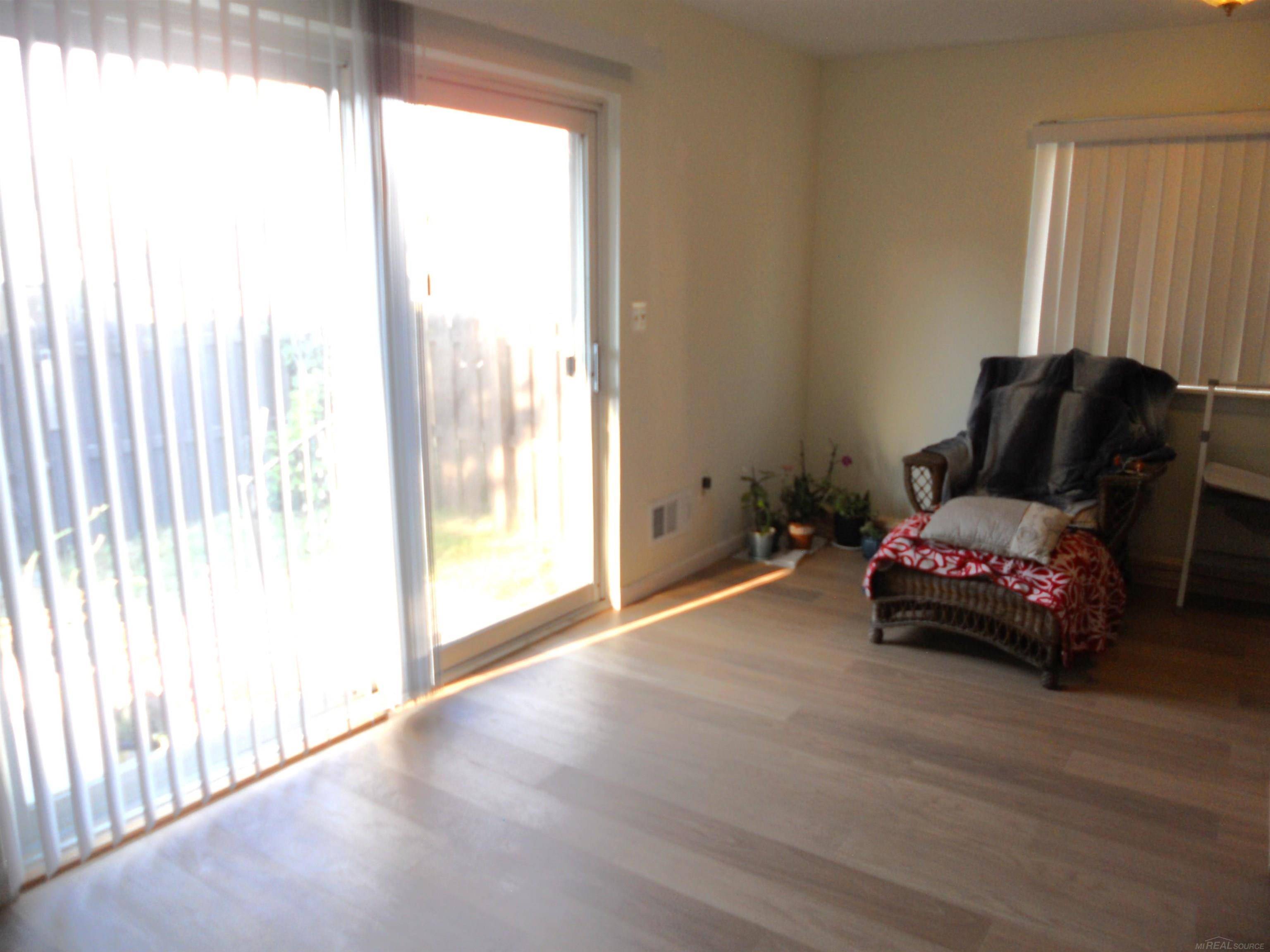 Warren, MI 48093,8147 BUSKO ST