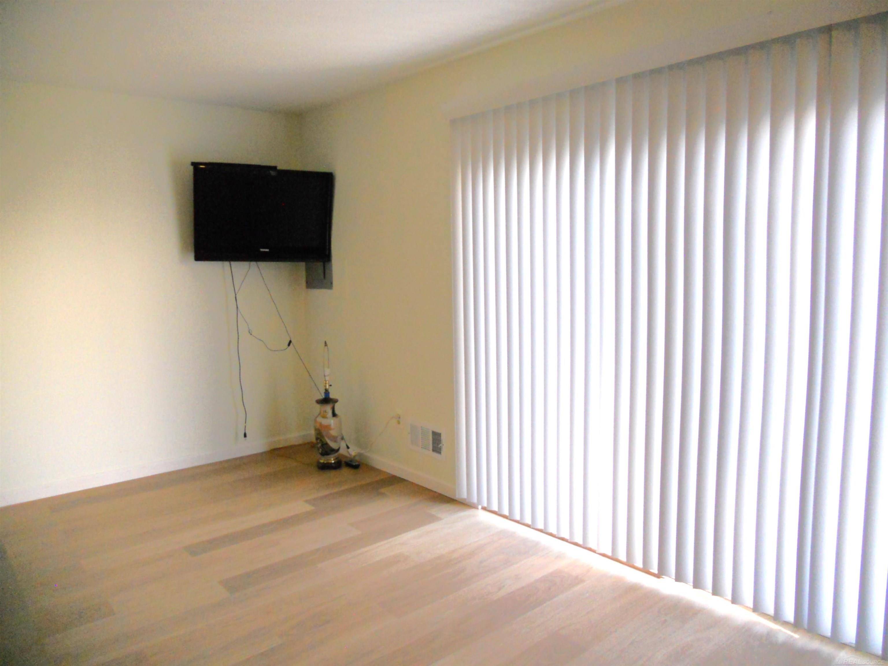 Warren, MI 48093,8147 BUSKO ST