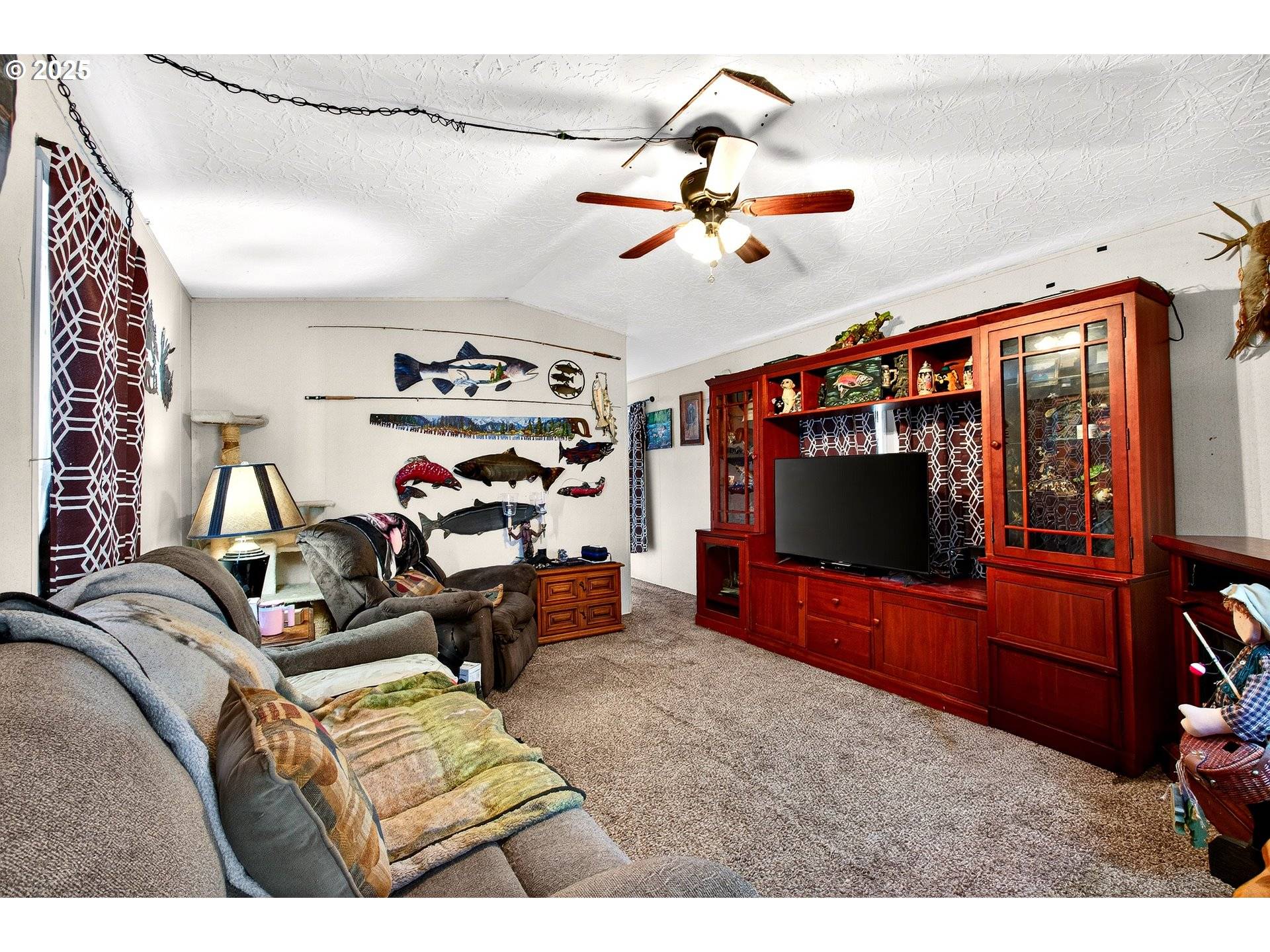 Tillamook, OR 97141,4050 TILLAMOOK RIVER RD