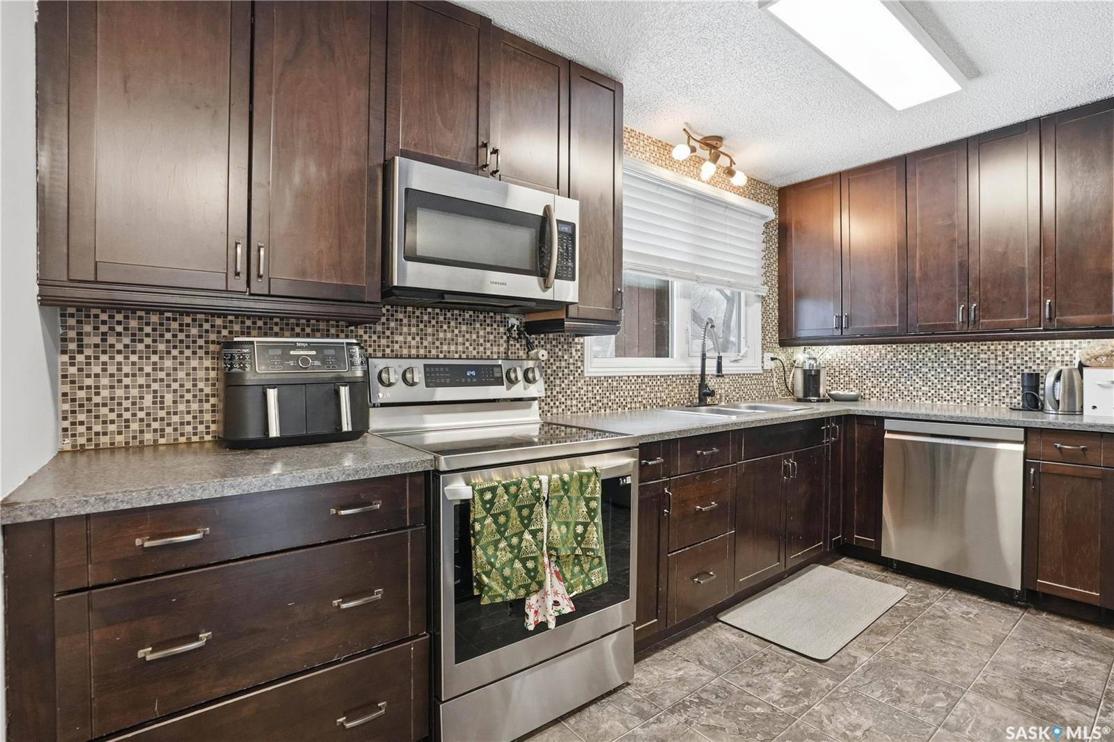 Regina, SK S4N 5C7,1307 Brown STREET