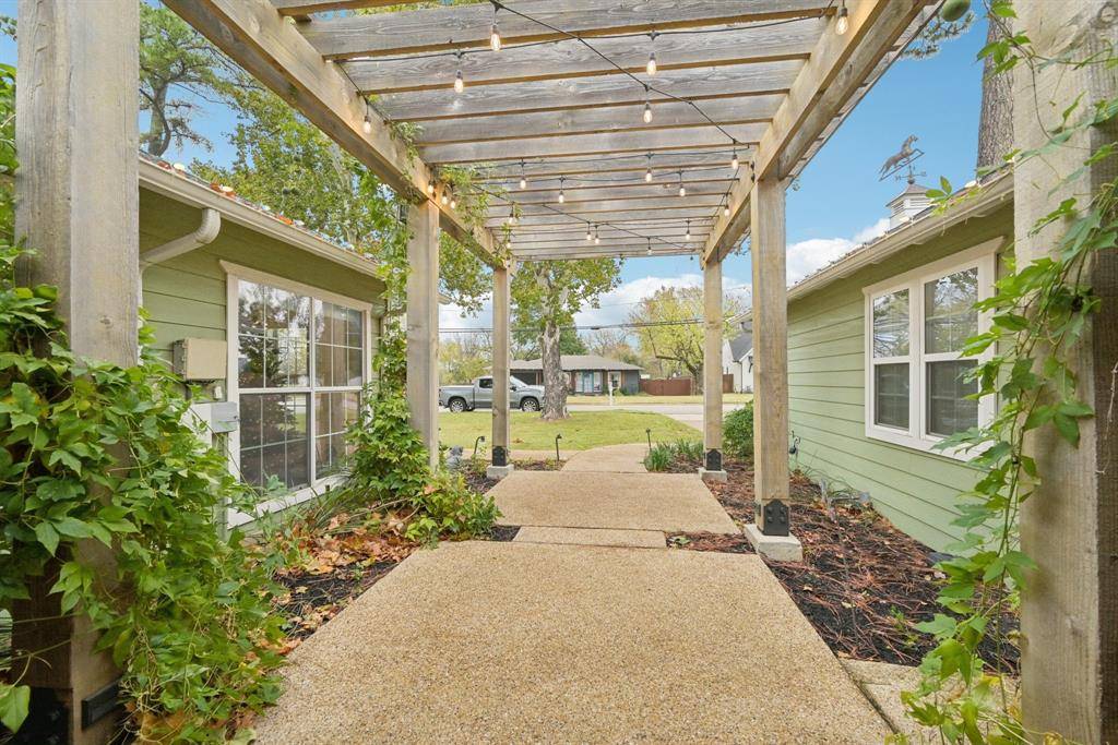 Grapevine, TX 76051,225 N Lucas Drive