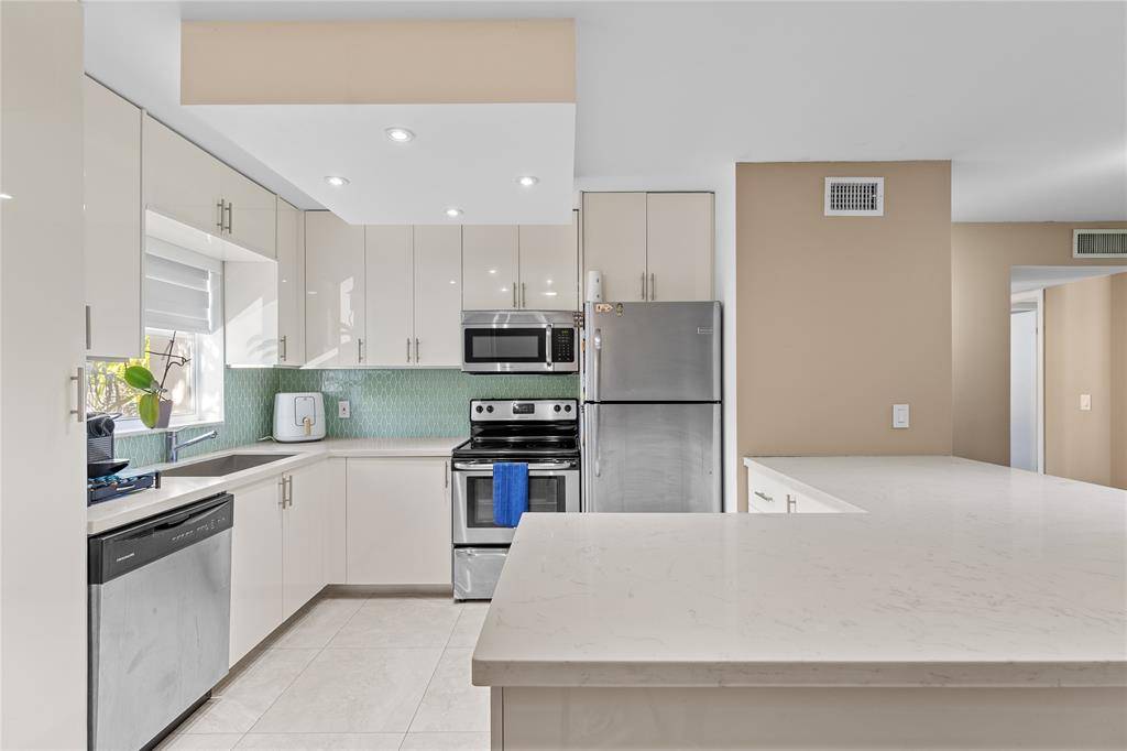 Davie, FL 33328,8511 Old Country Mnr #408