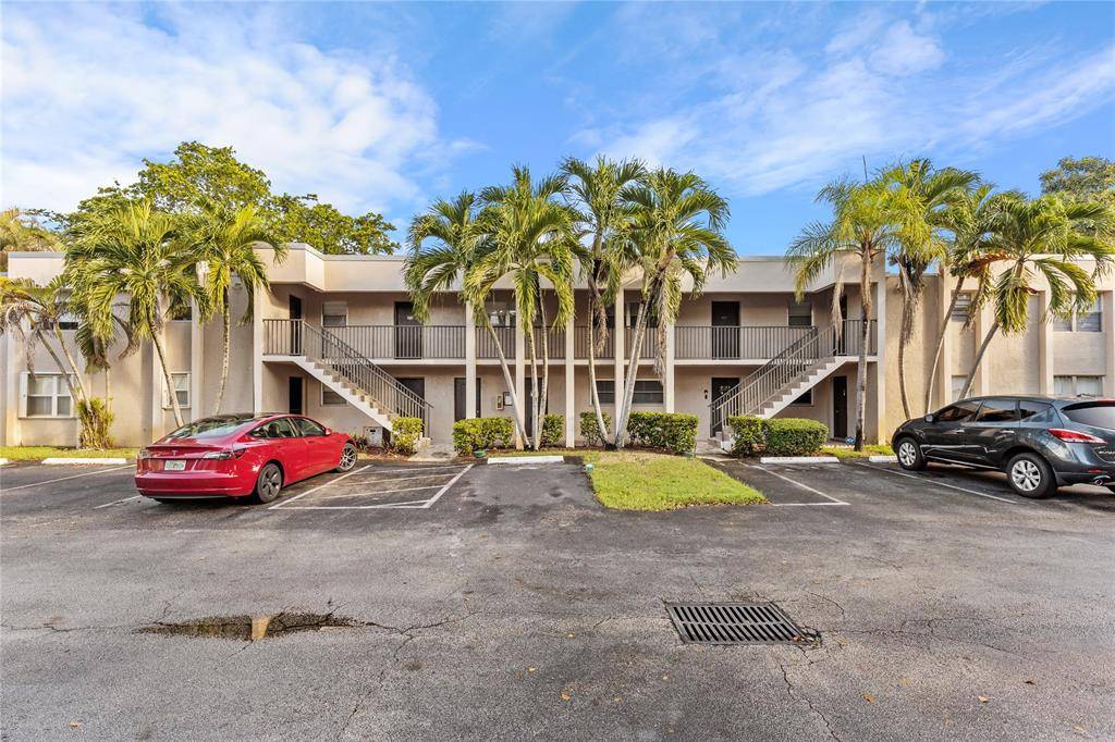 Davie, FL 33328,8511 Old Country Mnr #408