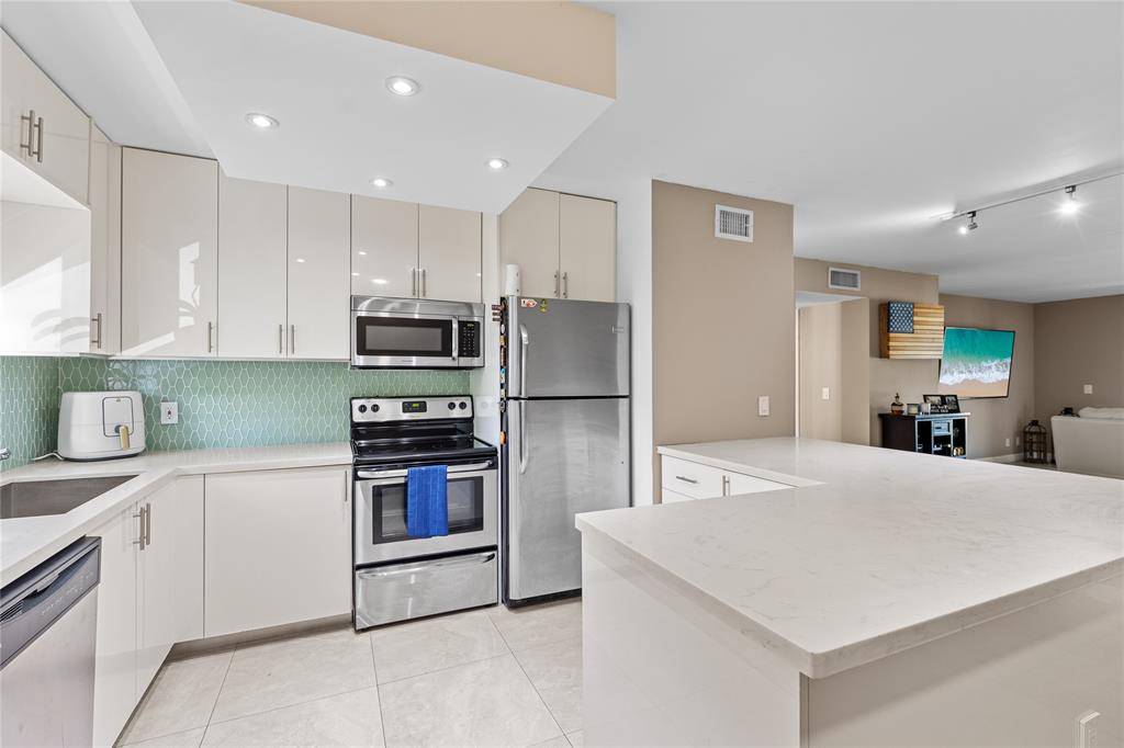 Davie, FL 33328,8511 Old Country Mnr #408