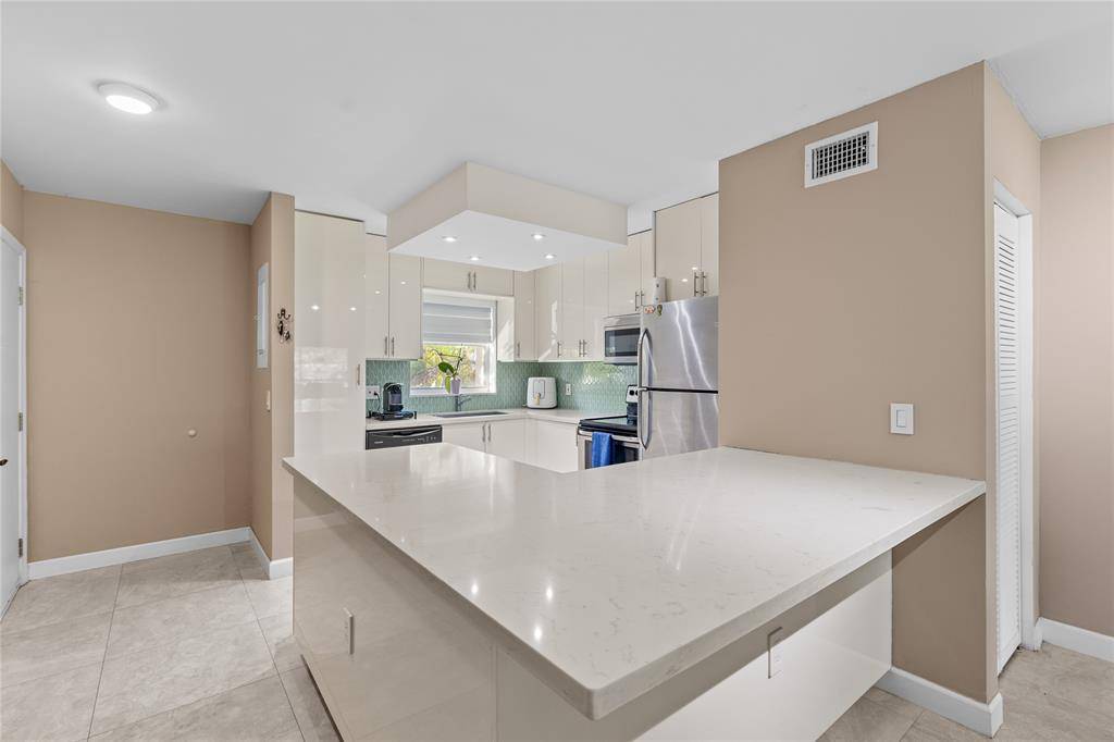 Davie, FL 33328,8511 Old Country Mnr #408