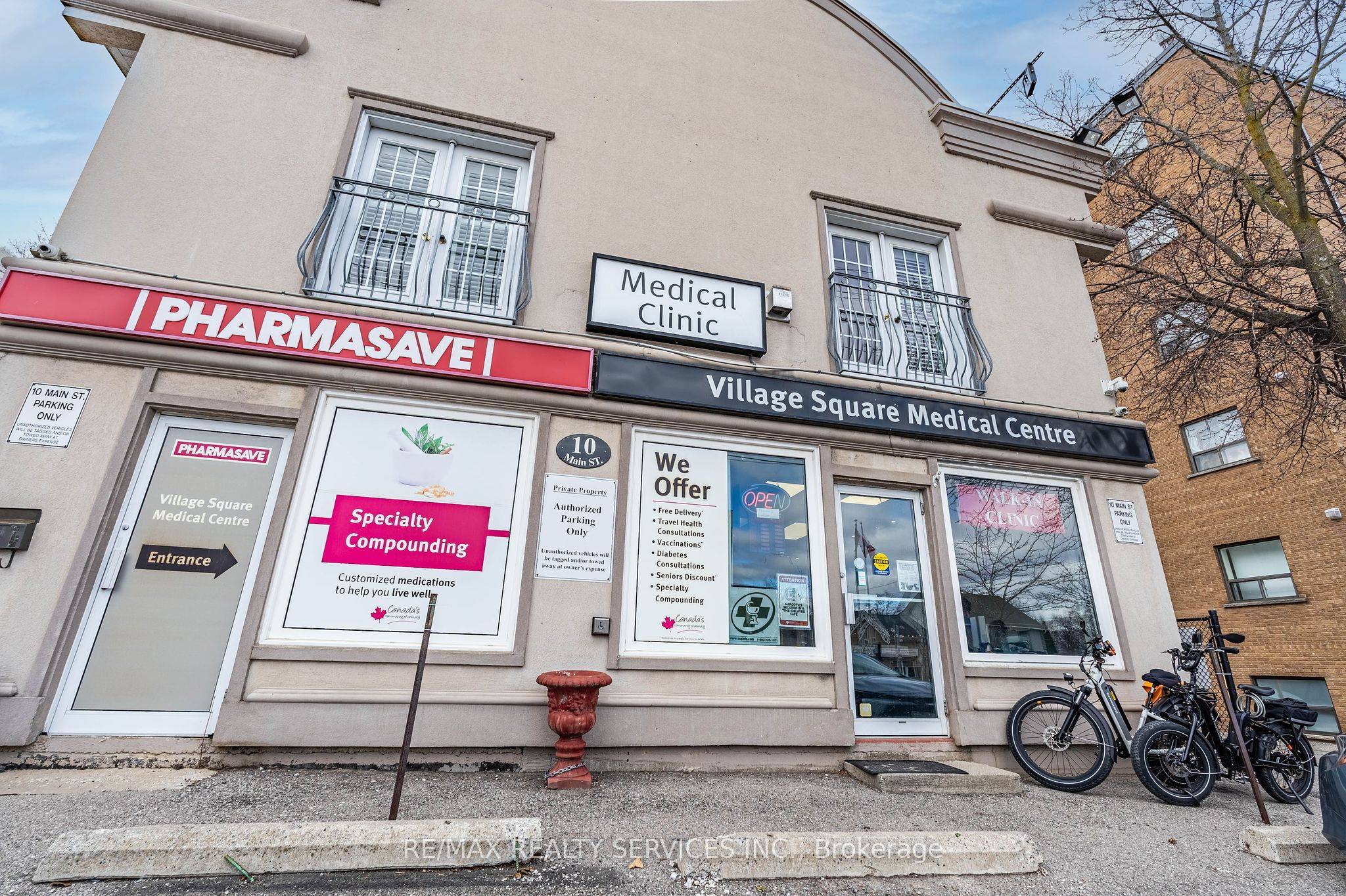 Mississauga, ON L5M 1X3,10 Main ST