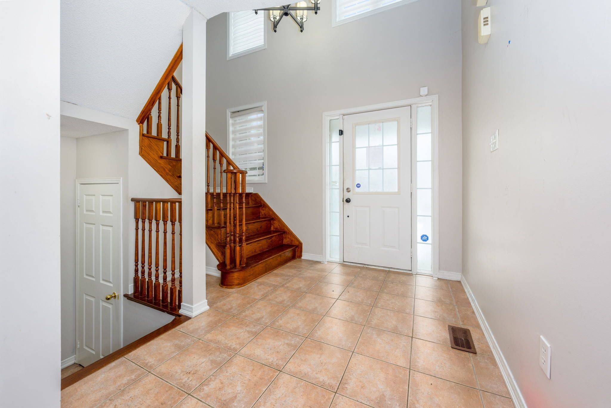 Brampton, ON L6R 3L4,15 Tundra Swan RD