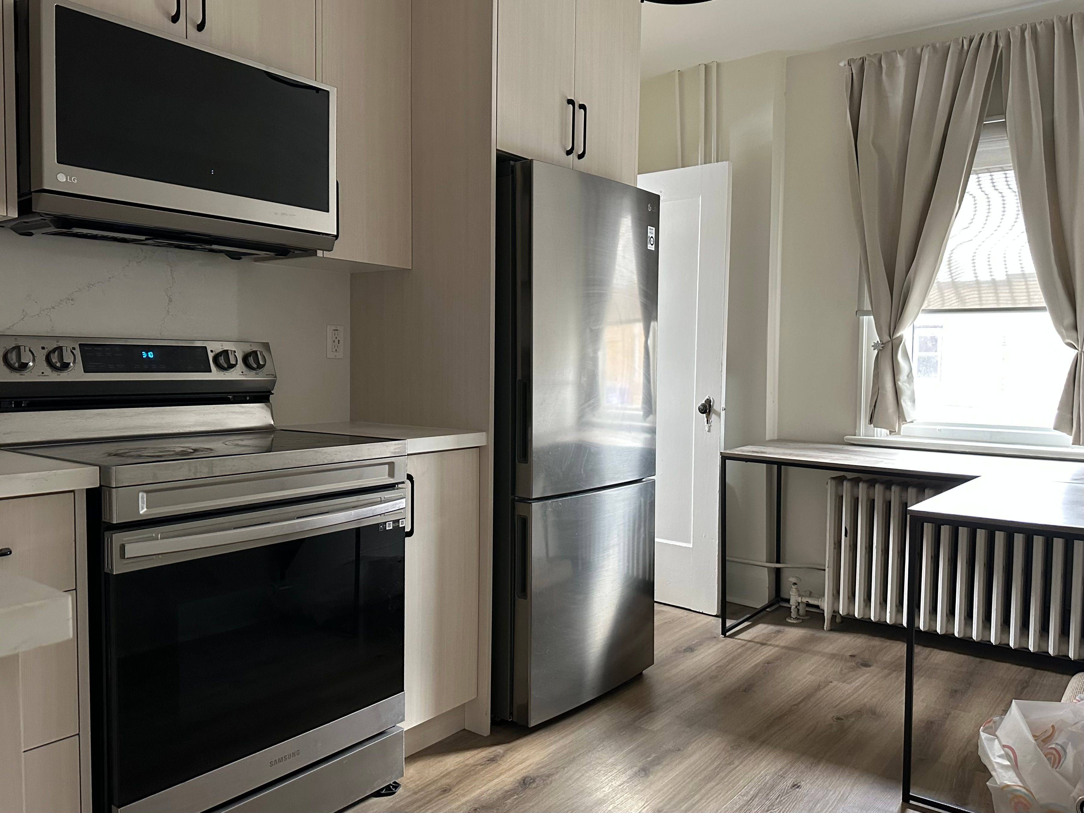 Toronto C11, ON M4G 3C1,1641 Bayview AVE #Unit 2