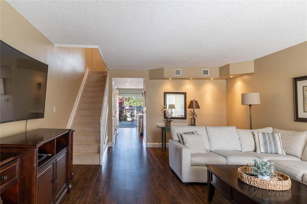 Lauderdale By The Sea, FL 33308,5555 N Ocean Blvd #11