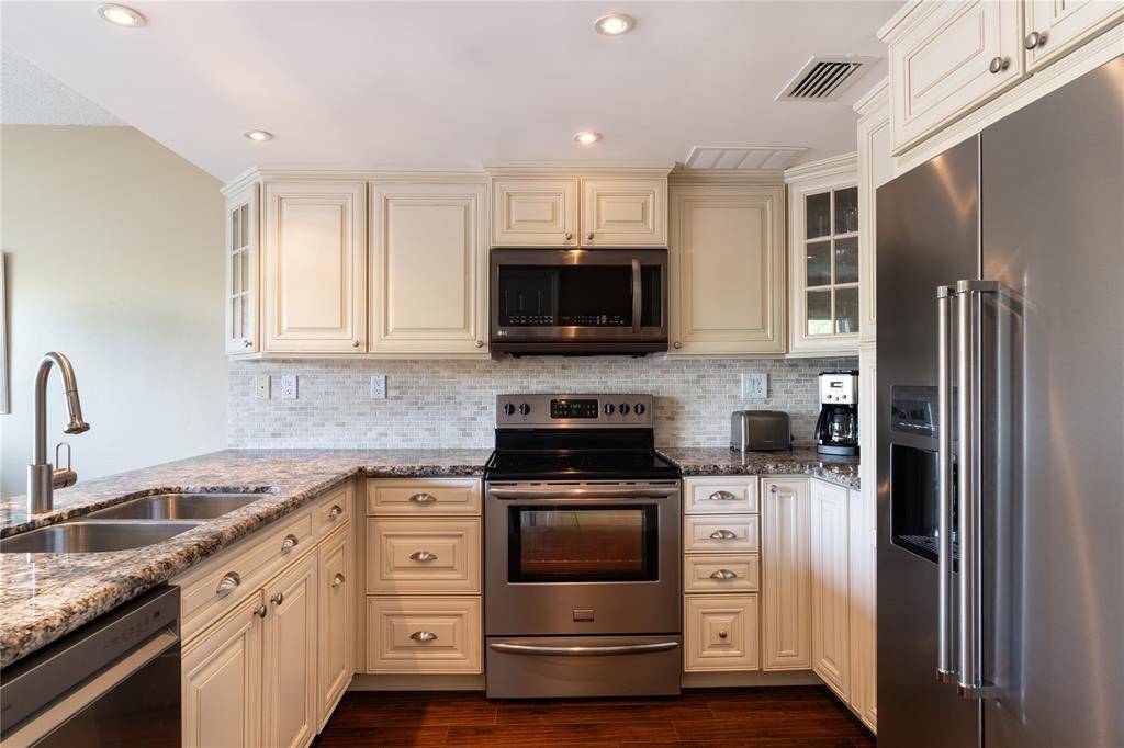 Lauderdale By The Sea, FL 33308,5555 N Ocean Blvd #11