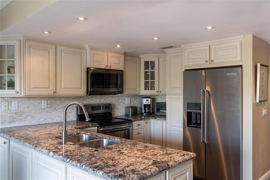 Lauderdale By The Sea, FL 33308,5555 N Ocean Blvd #11