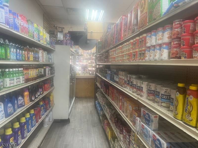 Newark City, NJ 07108,475 Clinton Ave