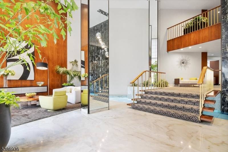 Verona Twp., NJ 07044,1 Claridge Dr #806