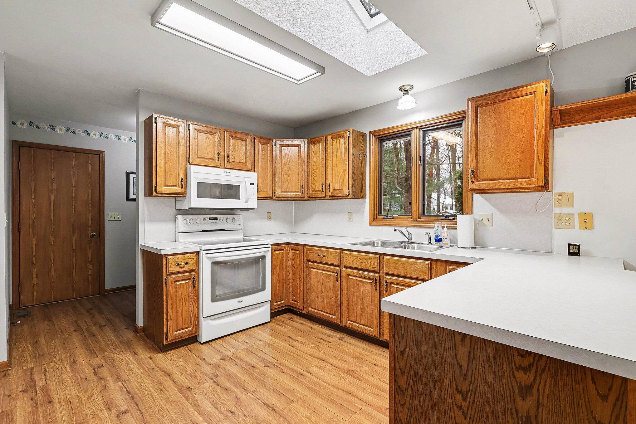 Holland, MI 49424,653 W Lakewood BLVD